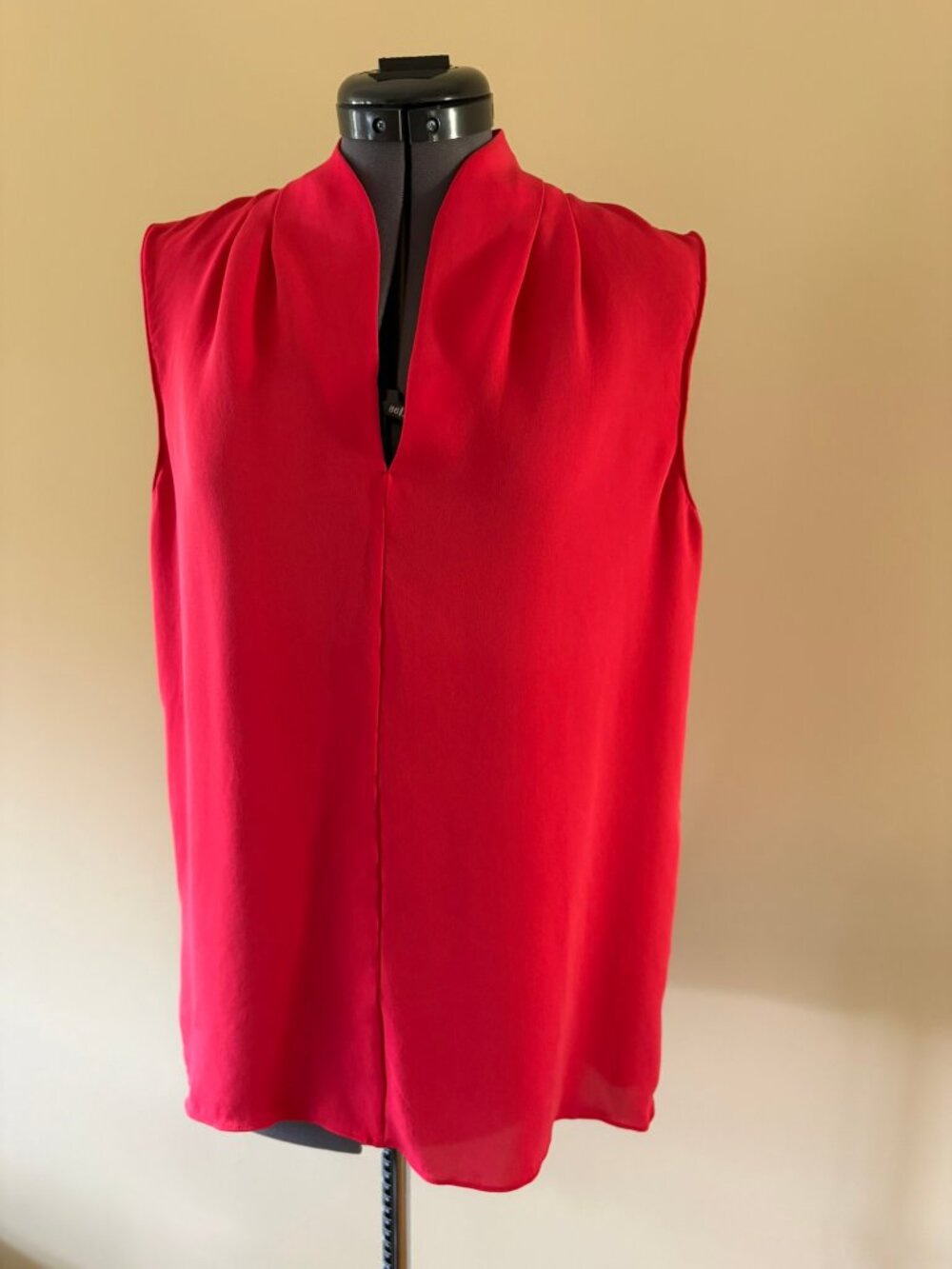 Elie Tahari size small red silk blouse